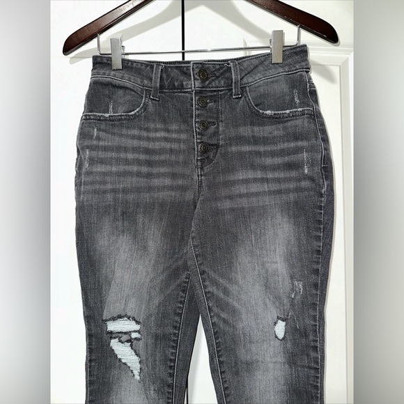 Maurices High Rise Distressed Jeans S - Picture 2 of 4